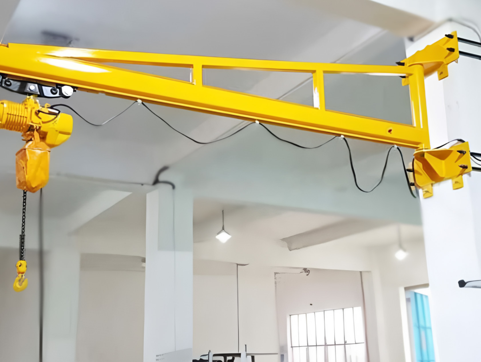 上海拓起BXD型墙装式悬臂吊车间安装实景 上海拓起BXD型墙装式悬臂吊车间安装实景